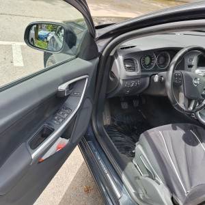 Prodajem Volvo s60 u super stanju. MOGUČA ZAMJENA