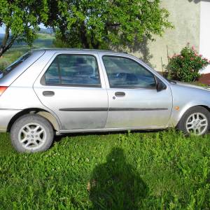 auto tehnički ispravan, motor igetriba  u super stanju sa svega 122000