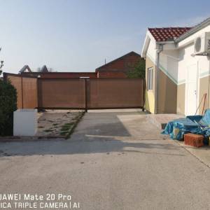 Zadar, kuća sa 1680 m2 okućnice