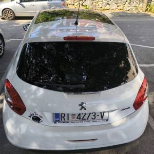 Peugeot 208 1.4hdi *REG.GODINU DANA*