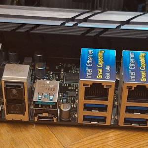 Prodaje se matična ploča Asus Z170 WS sa i3-7100 CPU i 16 GB memorije
