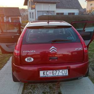 Prodaje se uscuvani Citroen C4 crveni meralik, samo 88000 km