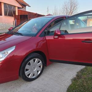 Prodaje se uscuvani Citroen C4 crveni meralik, samo 88000 km