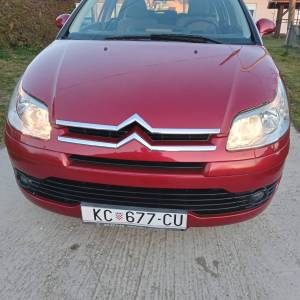Prodaje se uscuvani Citroen C4 crveni meralik, samo 88000 km