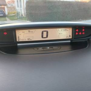 Prodaje se uscuvani Citroen C4 crveni meralik, samo 88000 km