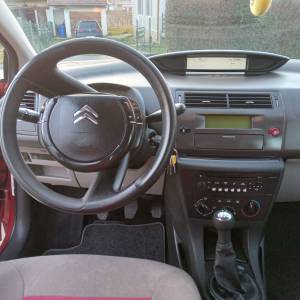 Prodaje se uscuvani Citroen C4 crveni meralik, samo 88000 km