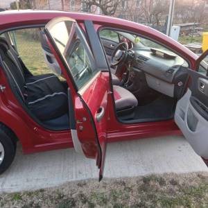 Prodaje se uscuvani Citroen C4 crveni meralik, samo 88000 km