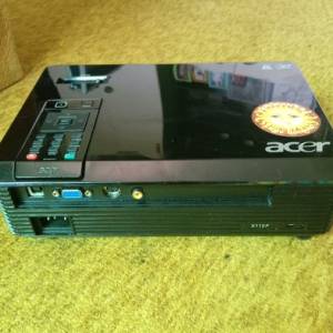 Prodajem projektor Acer X110P, kao nov