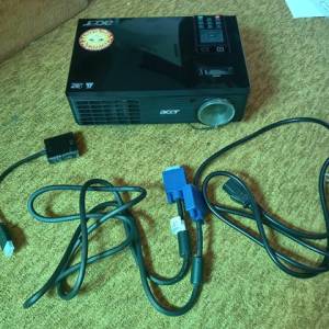 Prodajem projektor Acer X110P, kao nov