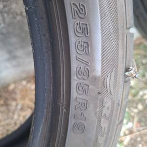 Gume ljetne Bridgestone 255/35/19 2 kom.