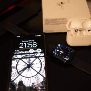iPhone 13 Pro + Apple Watch Series 8 + AirPods Pro 2 + AirTag x2