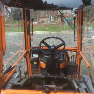 Iseki 3020 AHL, malo kompaktni komunalni traktor