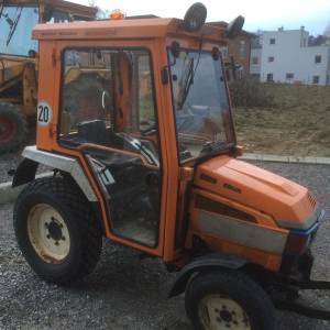 Iseki 3020 AHL, malo kompaktni komunalni traktor