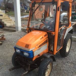 Iseki 3020 AHL, malo kompaktni komunalni traktor