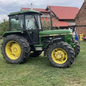 John Deere 2140