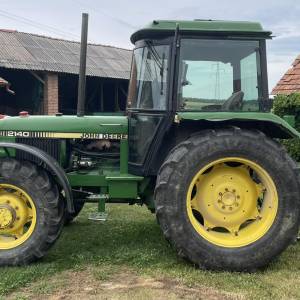 John Deere 2140