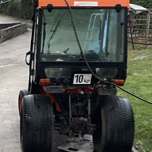 Kubota B2100 HST, mali kompaktni traktor