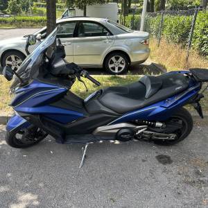 Kymco AK 550