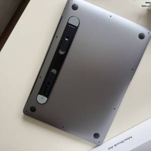 MacBook Air M1 (2020) – 8GB / 256GB – Space Gray – ODLIČNO STANJE + ku