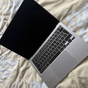 MacBook Air M1 (2020) – 8GB / 256GB – Space Gray – ODLIČNO STANJE + ku