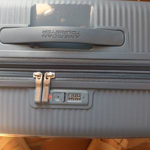 Novi kufer American Tourister Soundbox 7675
