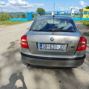 Octavia 1.6 benzin 2011