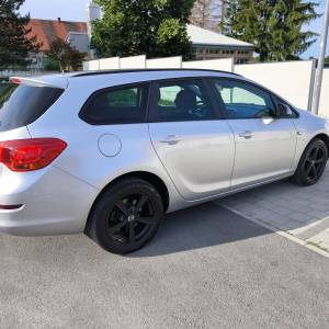Opel Astra J 1.7 CDTI Sport Tourer 2011g.