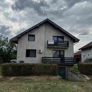 PRODAJA KUĆE U PETRIJEVCIMA, 230M2