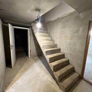 PRODAJA KUĆE U PETRIJEVCIMA, 230M2