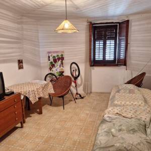 Prodaja stan 44m2, centar Cresa, za renovaciju