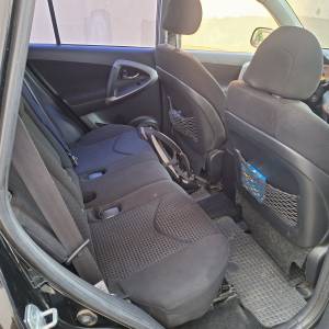 Prodajem TOYOTU RAV 4.  GRATIS MALA AUTOPRIKOLICA  REGANA