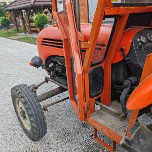 Prodajem traktor marke Steyr T288