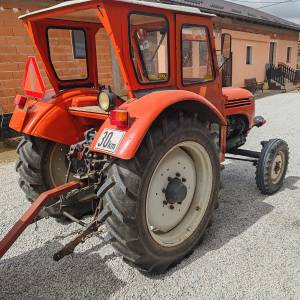 Prodajem traktor marke Steyr T288