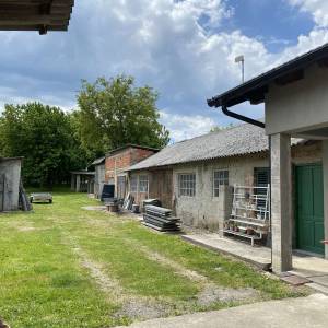 Prodajemo kuću sa stambeno poslovnim zemljištem
