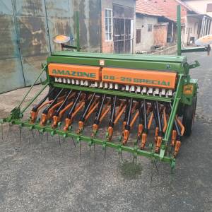 Sijačica AMAZONE D8