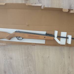 Zračna puška Swiss Arms Condor 4,5 sa ciljnikom