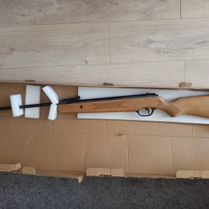 Zračna puška Swiss Arms Condor 4,5 sa ciljnikom