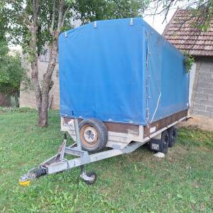 Auto prikolica 2 tone.