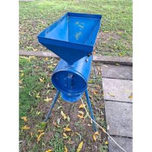 Električni mlin,(šrotaljka) za žitarice,ispravno,očuvano.