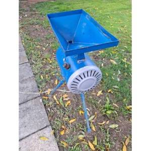 Električni mlin,(šrotaljka) za žitarice,ispravno,očuvano.