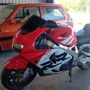 Honda cbr 900rr