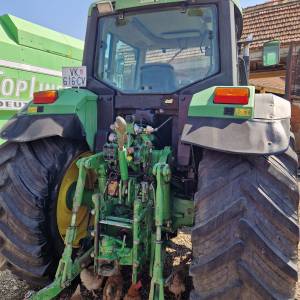 John Deere 6910