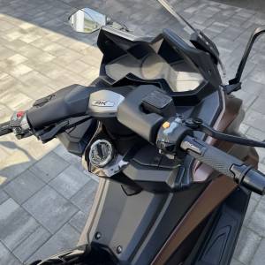 Kymco AK 550