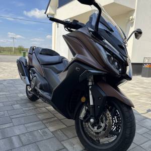 Kymco AK 550