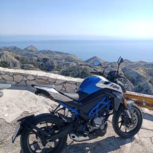  Na prodaju: CF MOTO 300NK (2022.) – Odlično stanje,