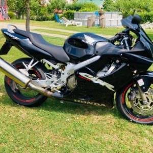 P: Honda CBR 600F, 110ks, SUPER STANJE, UPRAVO NAPRAVLJEN SERVIS