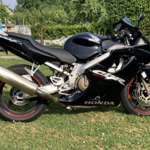 P: Honda CBR 600F, 110ks, SUPER STANJE, UPRAVO NAPRAVLJEN SERVIS