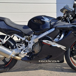 P: Honda CBR 600F, 110ks, SUPER STANJE, UPRAVO NAPRAVLJEN SERVIS
