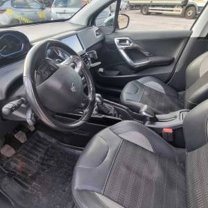 Peugeot 2008 2015. god - Kožna sjedala, Alu felge, Kuka za vuču