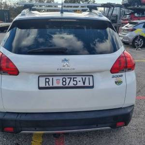 Peugeot 2008 2015. god - Kožna sjedala, Alu felge, Kuka za vuču